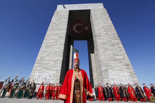 Turkish Foreign Minister Ahmet Davutoglu said that Canakkale in northwestern Turkey was the place where the first heartbeats of the Republic of Turkey were heard.